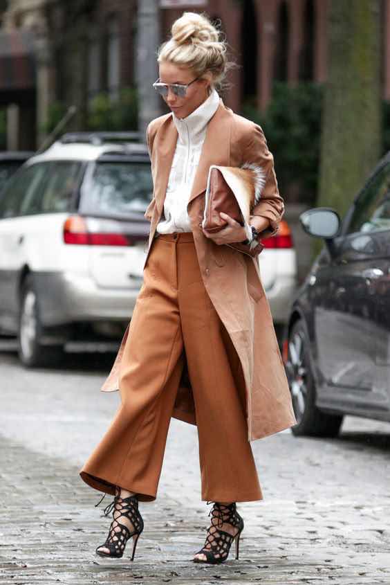 Ce sunt pantalonii palazzo