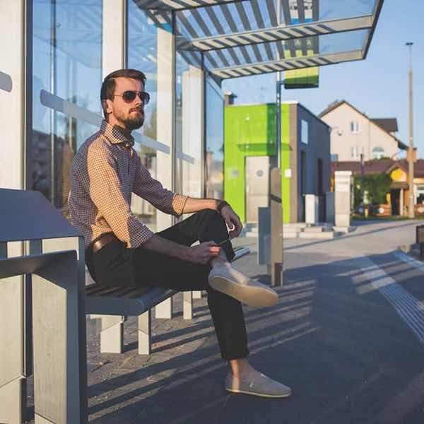Ce sunt pantalonii chino
