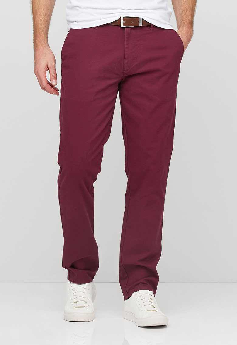 Ce sunt pantalonii chino
