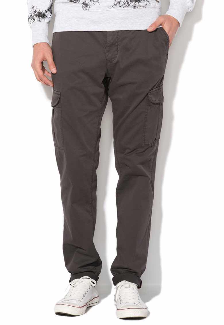 Ce sunt pantalonii chino