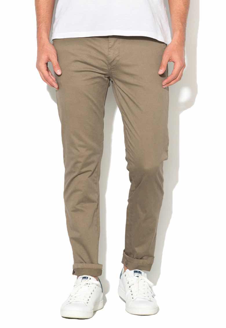 Ce sunt pantalonii chino