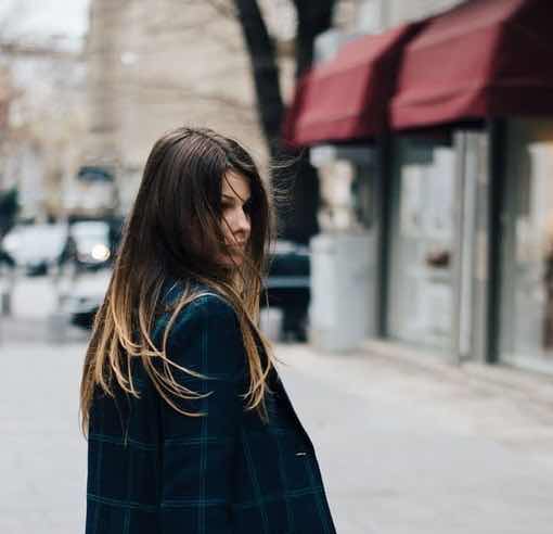 Cum să porţi un palton elegant pentru un look de vedetă Cum să porţi un palton elegant pentru un look de vedetă