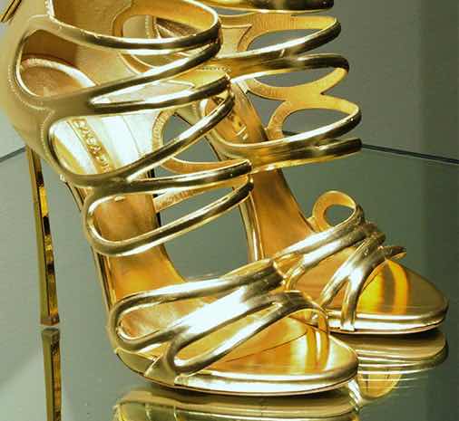 Cum să porți sandalele gladiator Cum să porți sandalele gladiator