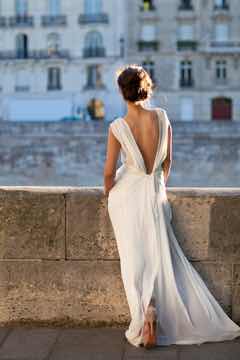 Rochii elegante cu spatele decupat